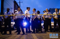  美国费城枪击案至少6名警察受伤 枪手与警方仍在对峙中 