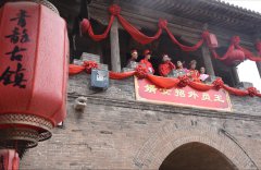 青龙古镇携手黑猫票务，小长假玩出“新花样”