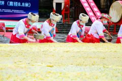 恩施举办土豆文化旅游节 世界最大土豆饼出炉